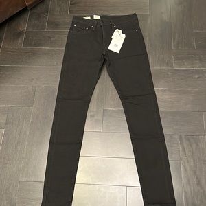 **NEW WITH TAGS!** Black Levi Jeans size 32x34
